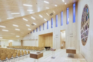 Kościół w Knarvik − Gwiazda Północy z szybami marki Pilkington